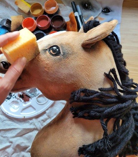 Hobby Horse Duży koń na kiju Premium - ciemny kasztan A3 Hobby Horse Duży koń na kiju Premium - ciemny kasztan A3