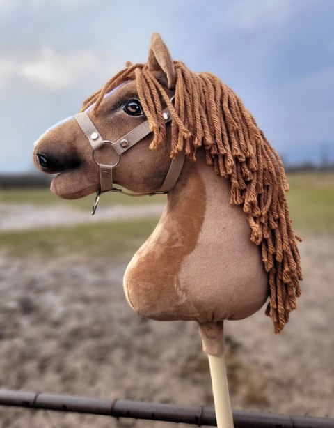 Hobby Horse Duży koń na kiju Premium - jasny kasztan A3 Hobby Horse Duży koń na kiju Premium - jasny kasztan A3