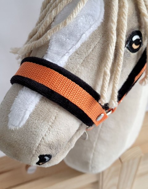 Kantar regulowany dla konia Hobby Horse A3 pomarańczowy z czarnym futerkiem Kantar regulowany dla konia Hobby Horse A3 pomarańczowy z czarnym futerkiem