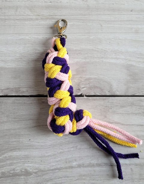Uwiąz dla Hobby Horse ze sznurka - jasny róż/ ciemny fiolet/ żółty Uwiąz dla Hobby Horse ze sznurka - jasny róż/ ciemny fiolet/ żółty