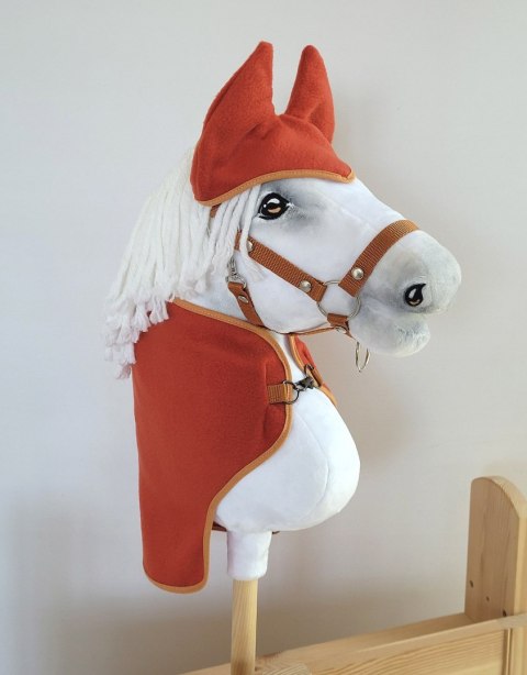 Polarowa derka i nauszniki dla konia Hobby Horse A4, rudy Polarowa derka i nauszniki dla konia Hobby Horse A4, rudy