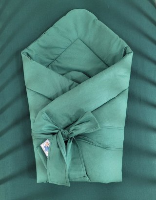 Dwustronny rożek dla niemowląt miękki bawełniany z wiązaniem - butelkowa zieleń