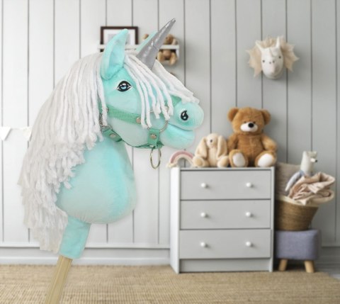 Hobby Horse Jednorożec na kiju mały miętowy z białą grzywą i srebrnym rogiem Hobby Horse Jednorożec na kiju mały miętowy z białą grzywą i srebrnym rogiem