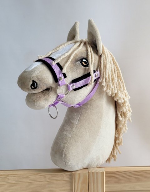 Kantar regulowany dla konia Hobby Horse A3 fioletowy z czarnym futerkiem Kantar regulowany dla konia Hobby Horse A3 fioletowy z czarnym futerkiem