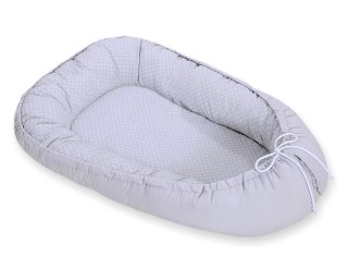 Dwustronny kokon niemowlęcy otulacz – Gniazdko dla niemowląt z certyfikatem Oeko-Tex - kropki na szarym/szary