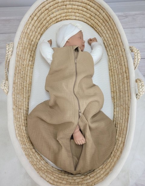 Muślinowy śpiworek dla niemowląt zaokrąglony 0–6 miesięcy TOG 1.0 - 100% bawełna - camel Muślinowy śpiworek dla niemowląt zaokrąglony 0–6 miesięcy TOG 1.0 - 100% bawełna - camel