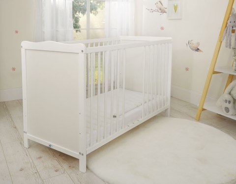 Białe drewniane łóżeczko niemowlęce 120x60 cm z pełnym frontem Matteo – bezpieczne łóżeczko dla dziecka Białe drewniane łóżeczko niemowlęce 120x60 cm z pełnym frontem Matteo – bezpieczne łóżeczko dla dziecka