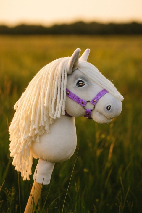 Hobby Horse – Biały Koń na Kiju z Grzywą A5 Ręcznie Szyty Premium