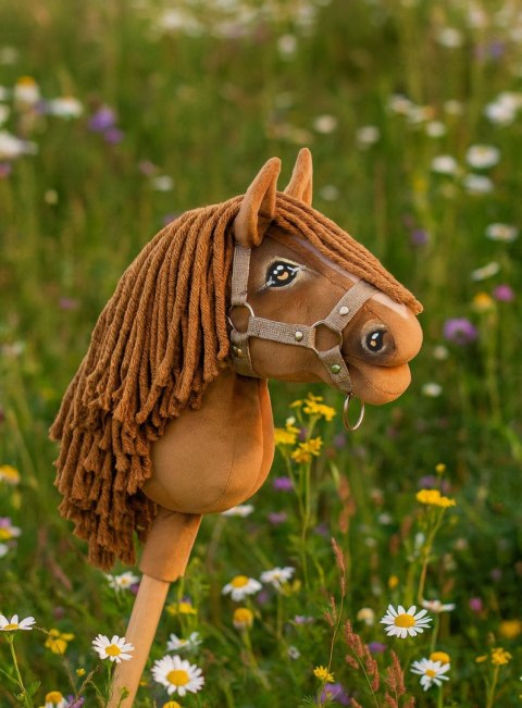 Hobby Horse – Jasny kasztan Koń na Kiju z Grzywą A5 Ręcznie Szyty Premium