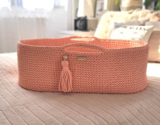 Bawełniany Kosz Mojżesza Boho Handmade z Antybakteryjnym Materacykiem i Stojakiem dla Niemowląt - łososiowy